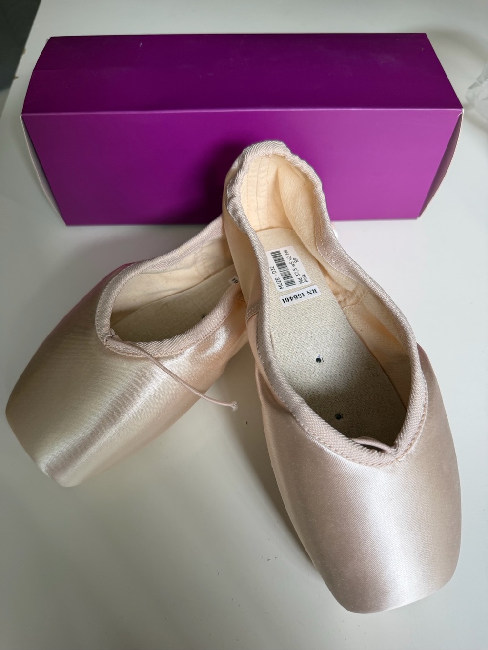 NWT Russian Pointe Shoes- Muze 37.5
